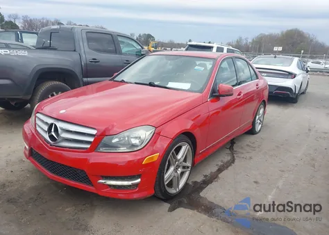 2013 Mercedes-Benz C 250 Sport из США, поврежденный, VIN WDDGF4HB4DA776499